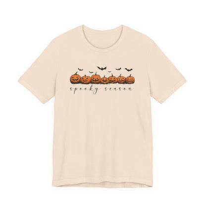 Spooky Season T-Shirt Cute Jack o Lantern and Bats Halloween Graphic Tee for Women, Fall Pumpkin Patch Shirt, Kawaii Spooky Aesthetic Top