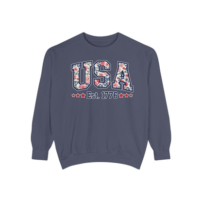 Patriotic Floral Sweatshirt, Cozy Top for July 4th, Unisex USA Jumper, Year-Round Comfort, Gift for Friends and Family, Casual Wear, Red